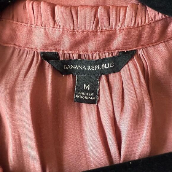 Banana Republic pink short sleeve blouse size medium - Picture 3 of 3